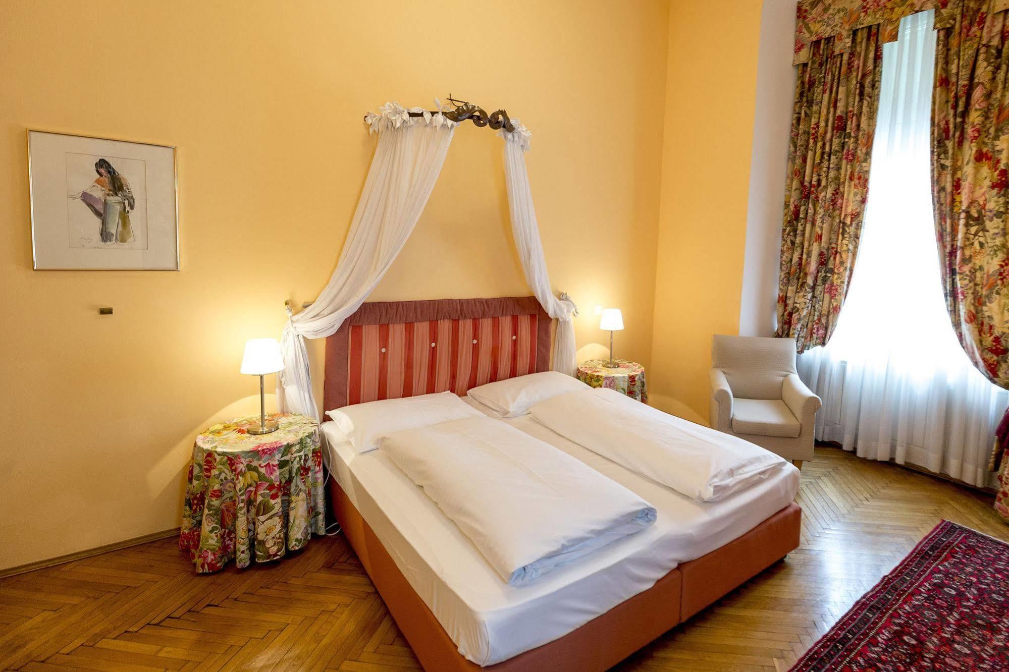 Hotel Boutique Dom - & 4*